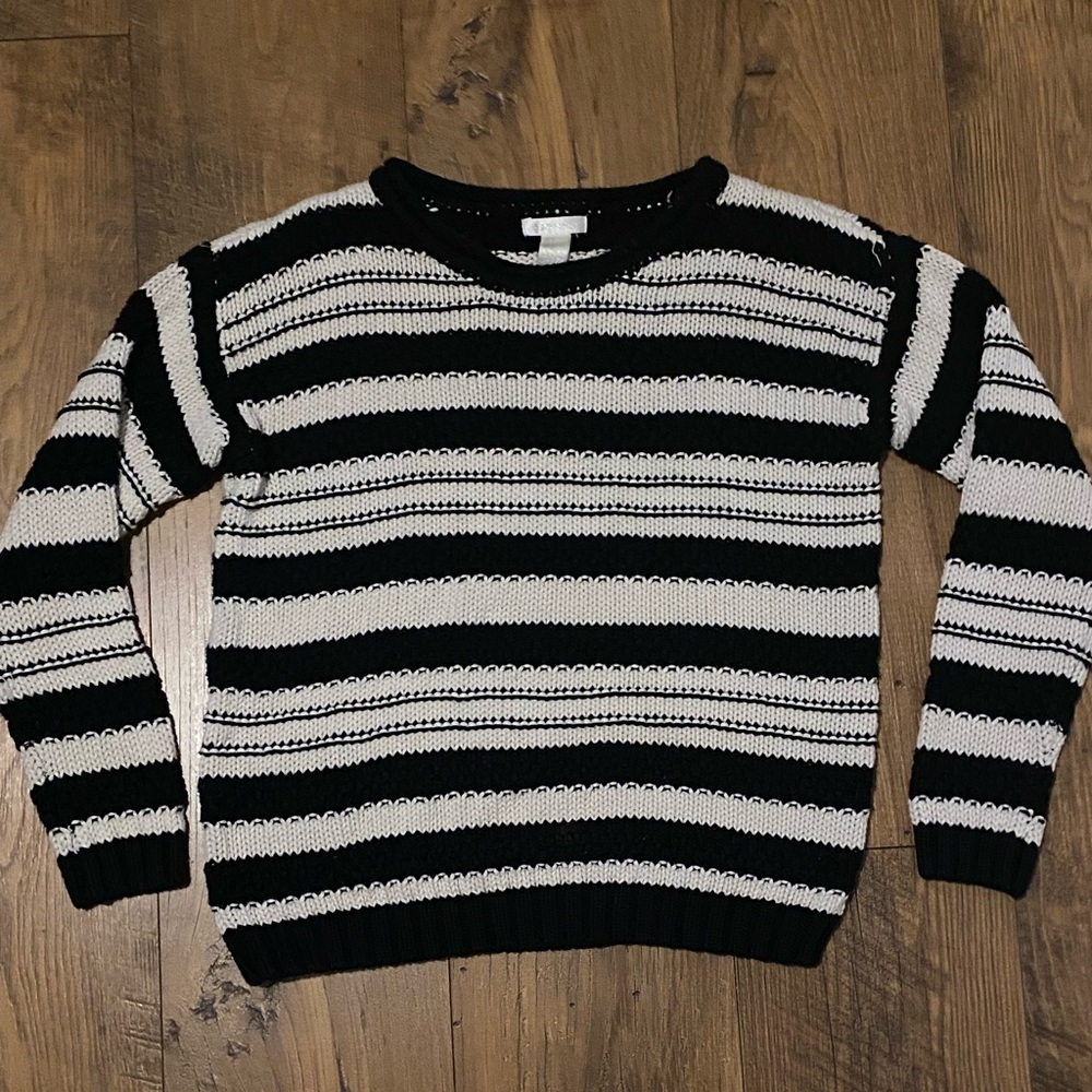 Black and white forever 21 sweater